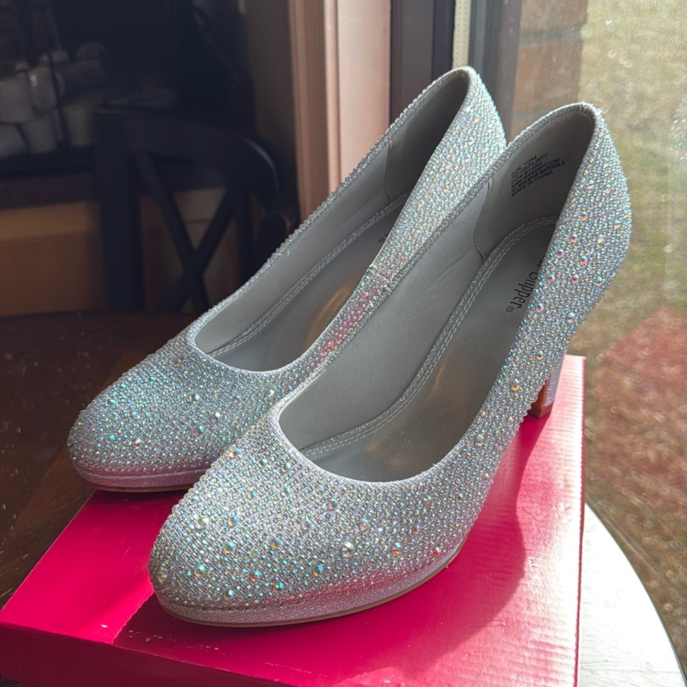 New Silver Slipper size 10